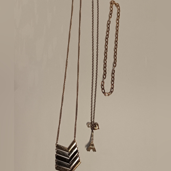 Eiffel Tower Necklace Bundle Gold Tone Costume Jewelry - Picture 1 of 12